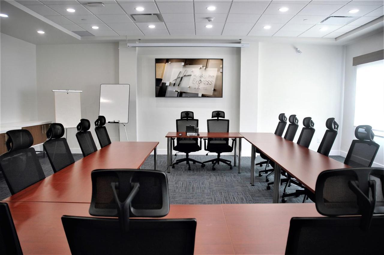 Holiday Inn Express & Suites - Edmonton Sw - Windermere By Ihg Bagian luar foto