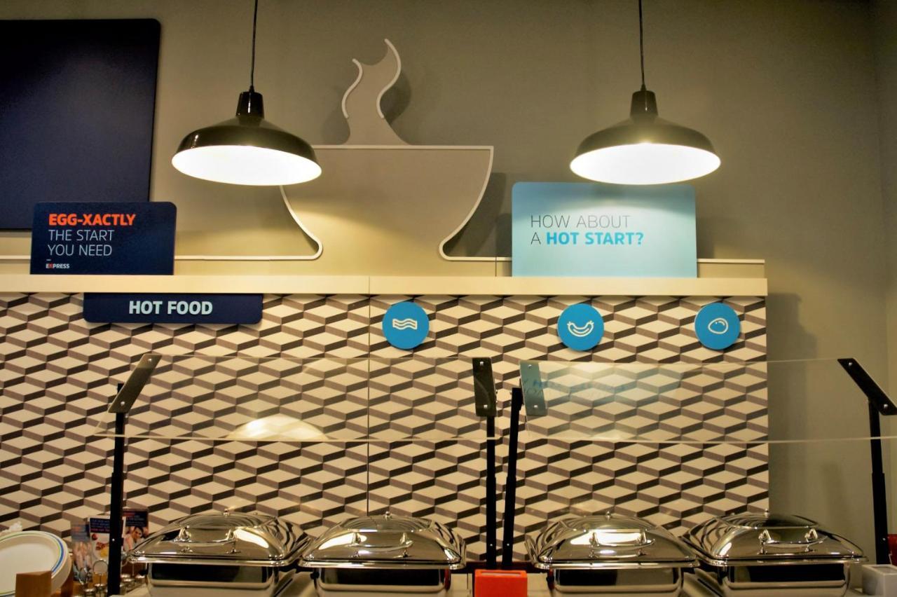 Holiday Inn Express & Suites - Edmonton Sw - Windermere By Ihg Bagian luar foto